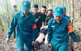 Cứu hộ nam du khách Đức đi phượt bị tai nạn gãy chân ở núi Hóc Chanh