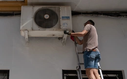 Châu Âu nóng hơn 40°C nhưng chỉ có 20% gia đình có máy lạnh