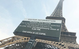 Paris đóng cửa sớm tháp Eiffel và bảo tàng Louvre do nắng nóng cực đoan