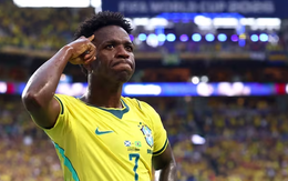 Vinicius lập cú đúp giúp Brazil giành ngôi đầu bảng C