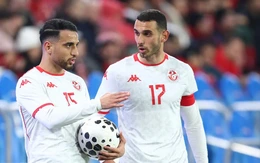 Hậu vệ Tunisia 'biến mất' bí ẩn, HLV Hà Lan tức giận