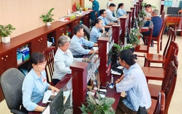 Người dân 'hẹn giờ' làm thủ tục hành chính ở Bình Chánh, không cần bấm số chờ
