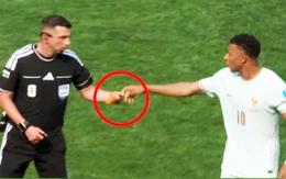 Mbappe có màn nhờ vả trọng tài gây sốt tại World Cup 2026