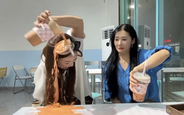 Cô nàng khóc thét khi đu trend xoay ly với bạn