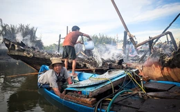 Vụ cháy tàu trên đầm Thị Nại: 12 tàu bị thiêu rụi hoàn toàn, 3 tàu cháy sém phần mũi