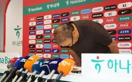 Ông Park Hang Seo cúi đầu xin lỗi sau khi Hàn Quốc bị loại khỏi World Cup 2026