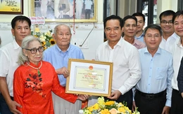 Chủ tịch UBND TP.HCM Nguyễn Văn Được thăm, chúc thọ người cao tuổi tiêu biểu