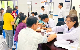 Khám sức khỏe miễn phí, lập hồ sơ sức khỏe điện tử cho người dân ở Côn Đảo