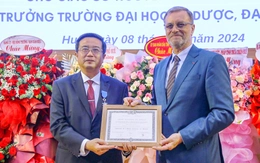 Hiệu trưởng Trường đại học Y dược Huế được giao quyền Giám đốc Đại học Huế