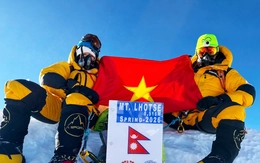 Cô giáo dạy vẽ chinh phục tuyết sơn Everest