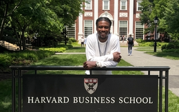 Bị gạch tên khỏi tuyển Pháp, Camavinga vẫn sang Mỹ để... học ở Harvard