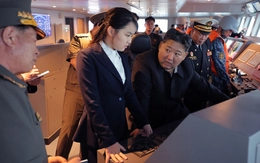 Ông Kim Jong Un đặt mục tiêu đóng tàu khu trục 10.000 tấn, phát triển 'vũ khí bí mật dưới nước'