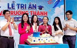 Lễ trưởng thành xúc động và lời dặn cô hiệu trưởng: 'Kiến thức giúp đi nhanh, nhân cách giúp đi xa'