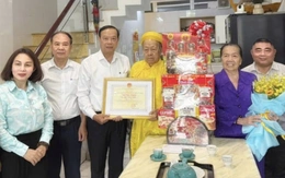 Lãnh đạo TP.HCM thăm, chúc thọ nhiều cụ cao niên tròn 90 tuổi