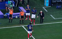 HLV tuyển Pháp cúi đầu thán phục trước Mbappe