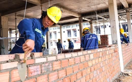 'Tốc lực' ở ngôi trường biên giới, mồ hôi đổ vì tương lai trẻ thơ