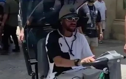 Neymar lái xe điện 'chill chill' ở công viên giải trí Universal sau World Cup 2026