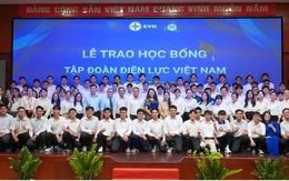 Ươm mầm tương lai từ những suất học bổng