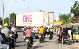 Nhiều bãi xe container trên đường Võ Chí Công đe dọa an toàn giao thông khu Đông TP.HCM
