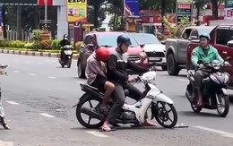 Video hài nhất tuần qua: Hai thanh niên bị 'mất kết nối' giữa đường