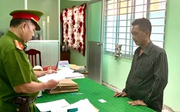 Bị tạm giam vì liên tục khai thác trái phép cát sông