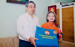 Phó bí thư Thành ủy Nguyễn Phước Lộc thăm, chúc thọ Mẹ Việt Nam anh hùng dịp 79 năm Ngày Thương binh - Liệt sĩ