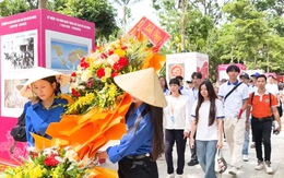 Kiều bào trẻ và hành trình về thăm quê Bác