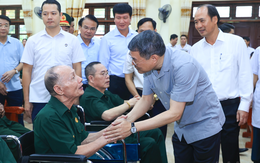 Thủ tướng xúc động, bày tỏ cảm phục trước những tấm gương thương binh, bệnh binh