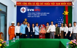 Người giữ ánh sáng vùng trời biên giới