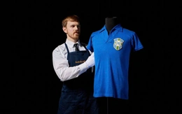 Chiếc áo lịch sử World Cup của Pele đấu giá được tiền 'khủng'