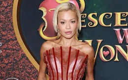 Rita Ora diện đầm đỏ của Đỗ Long trên thảm đỏ Hollywood