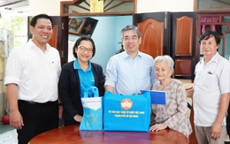 Phó bí thư Thành ủy TP.HCM Nguyễn Phước Lộc thăm, chúc thọ Mẹ Việt Nam anh hùng