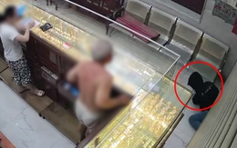 Video giây phút chủ tiệm vàng ở Cần Thơ quật ngã kẻ cướp
