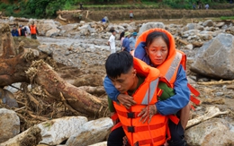 Lai Châu tan hoang sau lũ, hàng trăm hộ dân lại di dời khẩn trong đêm