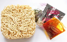 Giải mã những bí mật bên trong các gói gia vị mì ăn liền