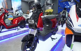 Cận cảnh xe máy điện VinFast Amio S: Một lần sạc đi 65km, hết điện vẫn đi được