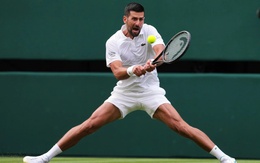 Djokovic trêu cô bé nhặt bóng tại Wimbledon 2026