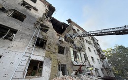Ukraine dội hơn 400 drone vào Matxcơva, Nga tập kích cảng Odesa khiến 10 người chết