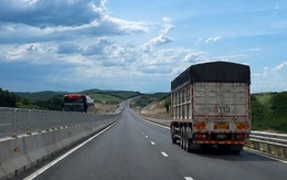 Xe tải không đạt 60km/h trên cao tốc Vạn Ninh - Cam Lộ có bị camera AI xử phạt?