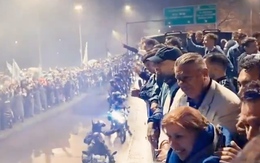 Biển người đội mưa lạnh đón tuyển Argentina trở về sau trận chung kết World Cup 2026