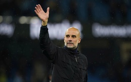 Man City bán sạch đồ dùng trong phòng làm việc của Guardiola