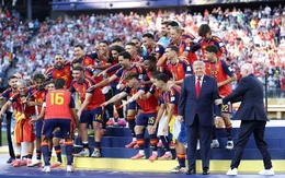 FIFA cắt bỏ hình Tổng thống Donald Trump khỏi ảnh của tuyển Tây Ban Nha