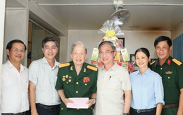 Phó bí thư Thành ủy TP.HCM Đặng Minh Thông thăm Anh hùng Lực lượng vũ trang nhân dân Nguyễn Văn Tàu