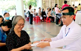 TP.HCM đến tận nhà người cao tuổi, người khuyết tật khám sức khỏe định kỳ