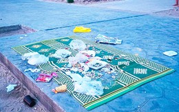 Ăn nhậu bê bối bên bờ biển Cửa Lò