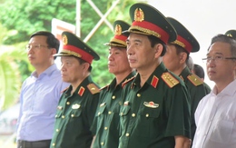Video Đại tướng Phan Văn Giang dâng hương tưởng niệm các anh hùng liệt sĩ tại công viên Lê Thị Riêng
