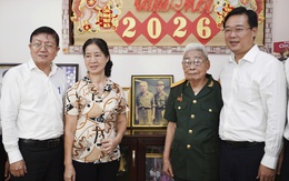 Lãnh đạo TP.HCM thăm, tri ân gia đình chính sách tiêu biểu nhân ngày 27-7
