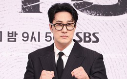 So Ji Sub mua vàng tặng 300 thành viên ê kíp 'Đặc vụ Kim tái khởi động'