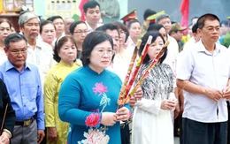 Phường Tân Sơn Nhì ra mắt công trình cải tạo Bia truyền thống, dâng hương tưởng niệm các anh hùng liệt sĩ