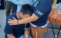 Ông bà nghèo đi bắt hến, ráng cứu cháu rồi chìm giữa dòng sông